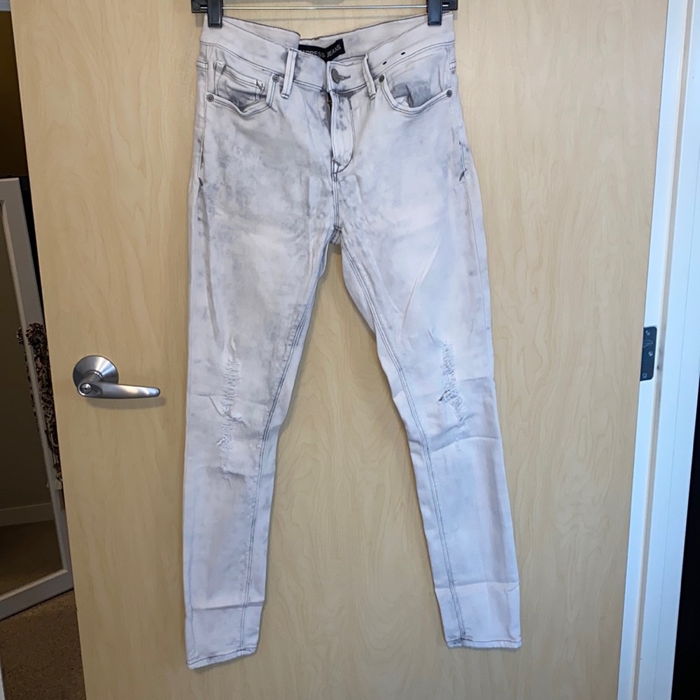 Gray acid wash jeans